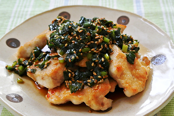 鶏肉のソテー ニラソースがけ